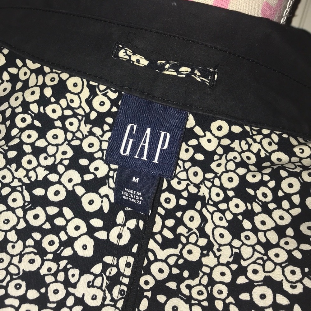 GAP Women’s Water Resistant Black Rain Coat
